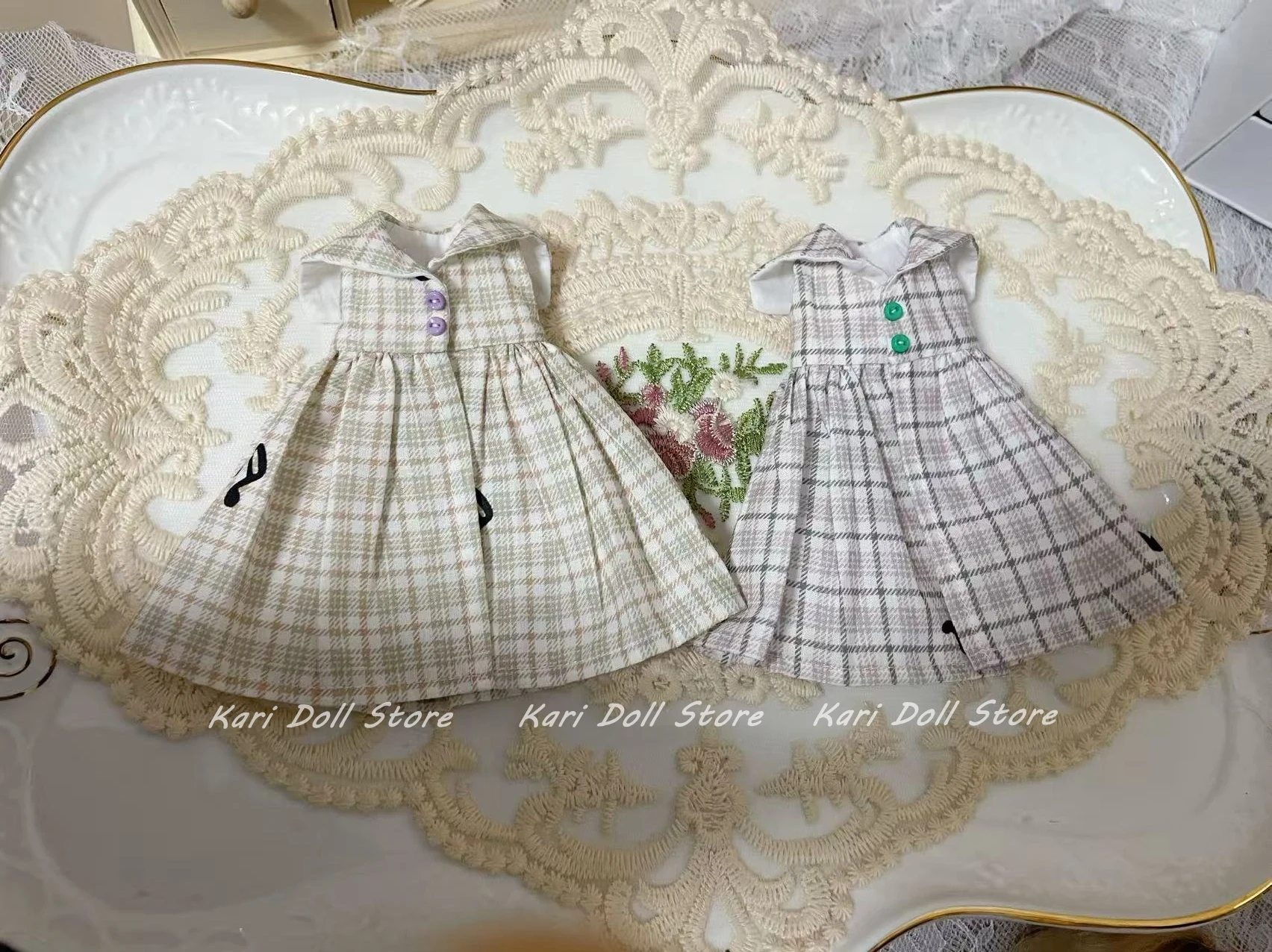 2026 Kari Doll Clothes and skirts Light-colored checkered dress with a folded collar for Landazz Landoudou Doll
