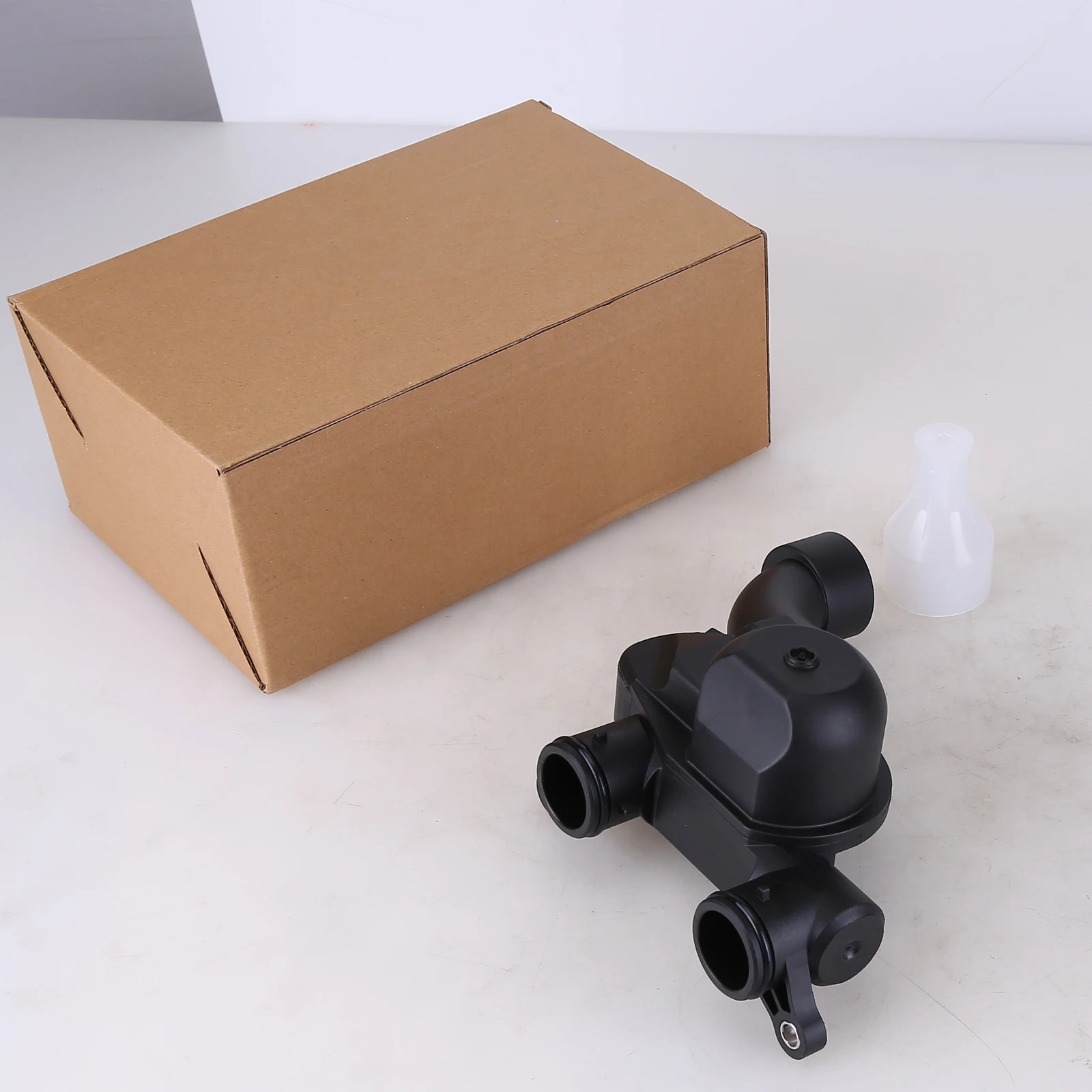

Applicable for Land Rover coolant 2018+ water control valve pipe 5.0L S/C V8 coolant water control valve