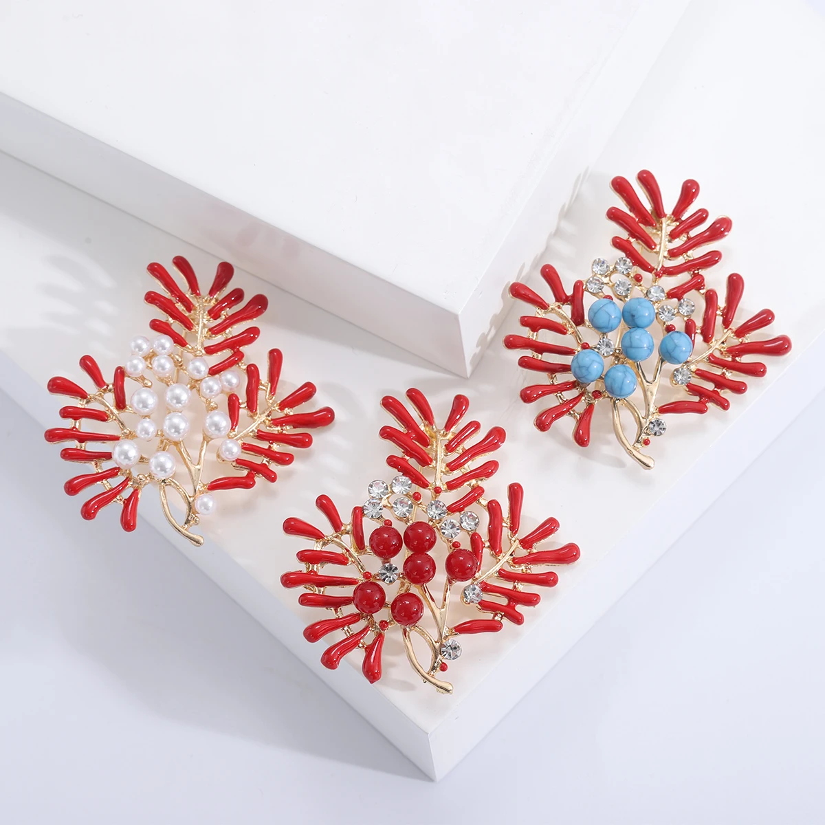 Enamel Coral Brooches for Women Rhinestone Pearl Turquoise Design Plant Pins Office Party Friend Gifts Jewelry Accessories