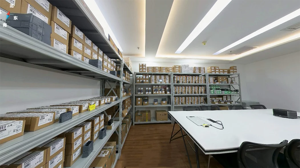 

New original FT-R43 (ftr43) fiber optic sensors are in stock in the warehouse.
