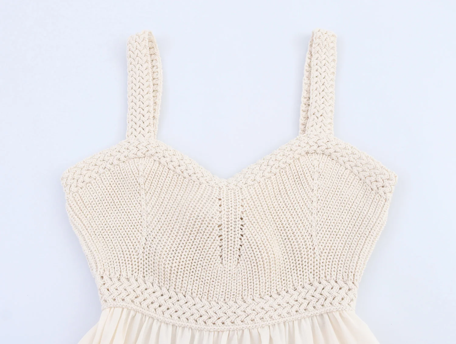 Damska francuska dzianinowa spódnica łączonej z beżową sukienką bez pleców z długim haftowanym paskiem z kokardą na lato 2025