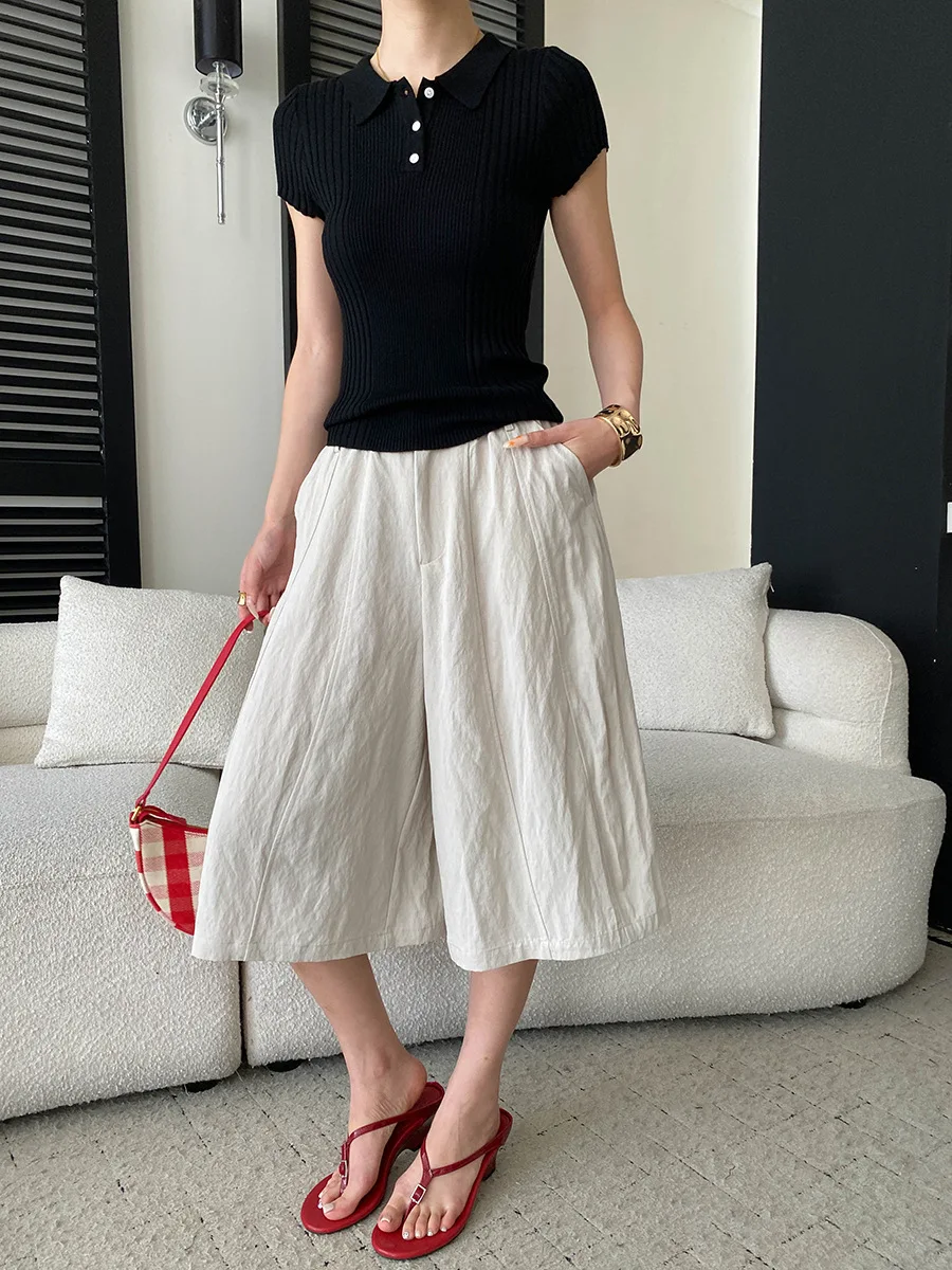 Sommerliche Damen-Freizeithose in einfarbigem Design mit lockerem Schnitt und hohem Bund und weitem Bein. – Detail 8