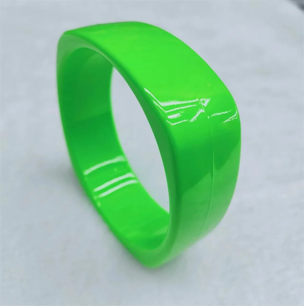 خمر الاكريليك الكفة أساور الموضة النساء الجديدة العصرية واسعة هندسية فضفاضة الراتنج أساور بسيطة سحر الاتجاه الشعبي المجوهرات