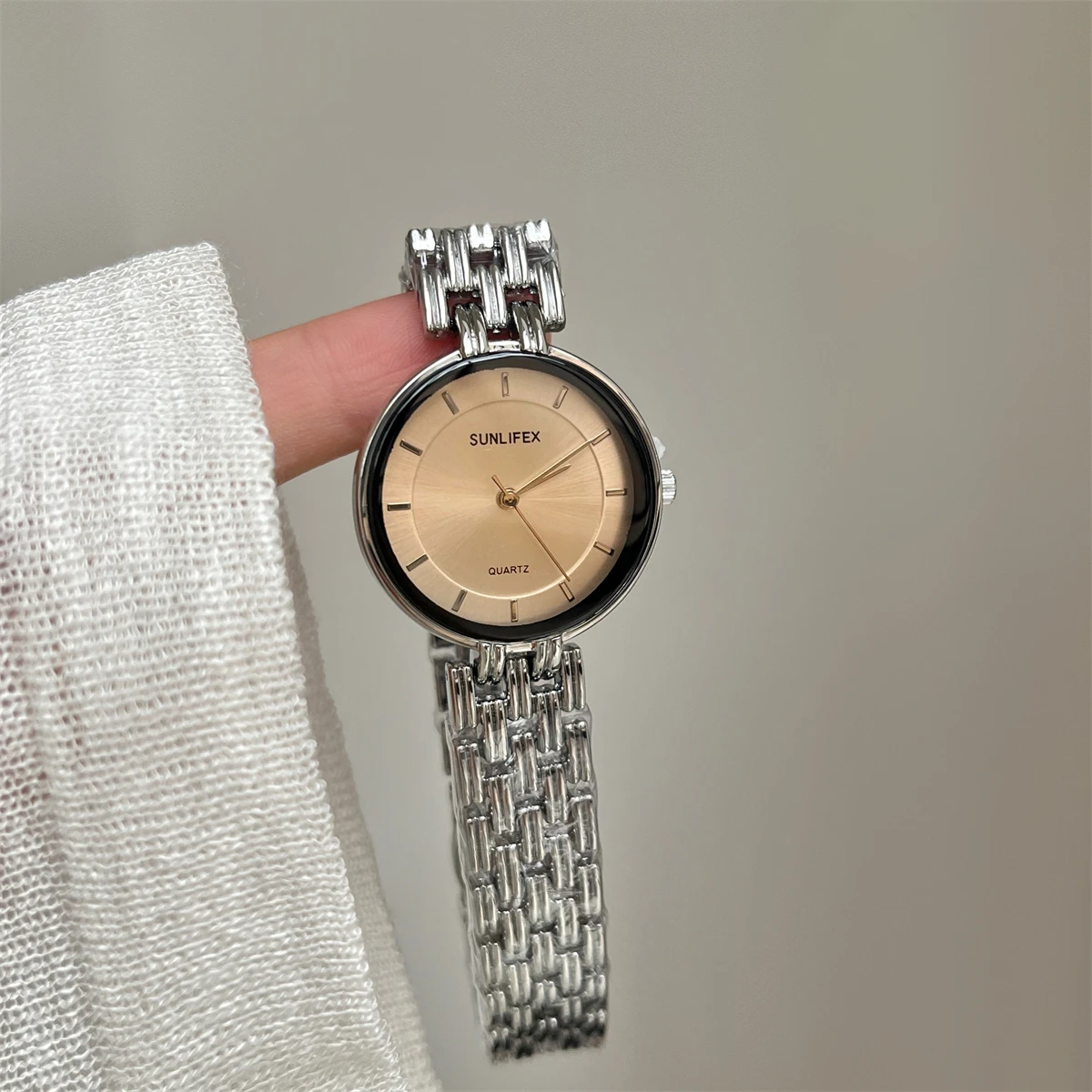 Elegancki zegarek damski z małą tarczą, lekki luksus, wykwintny, mały, uniwersalny, modny zegarek kwarcowy damski, prezent dla kobiet.