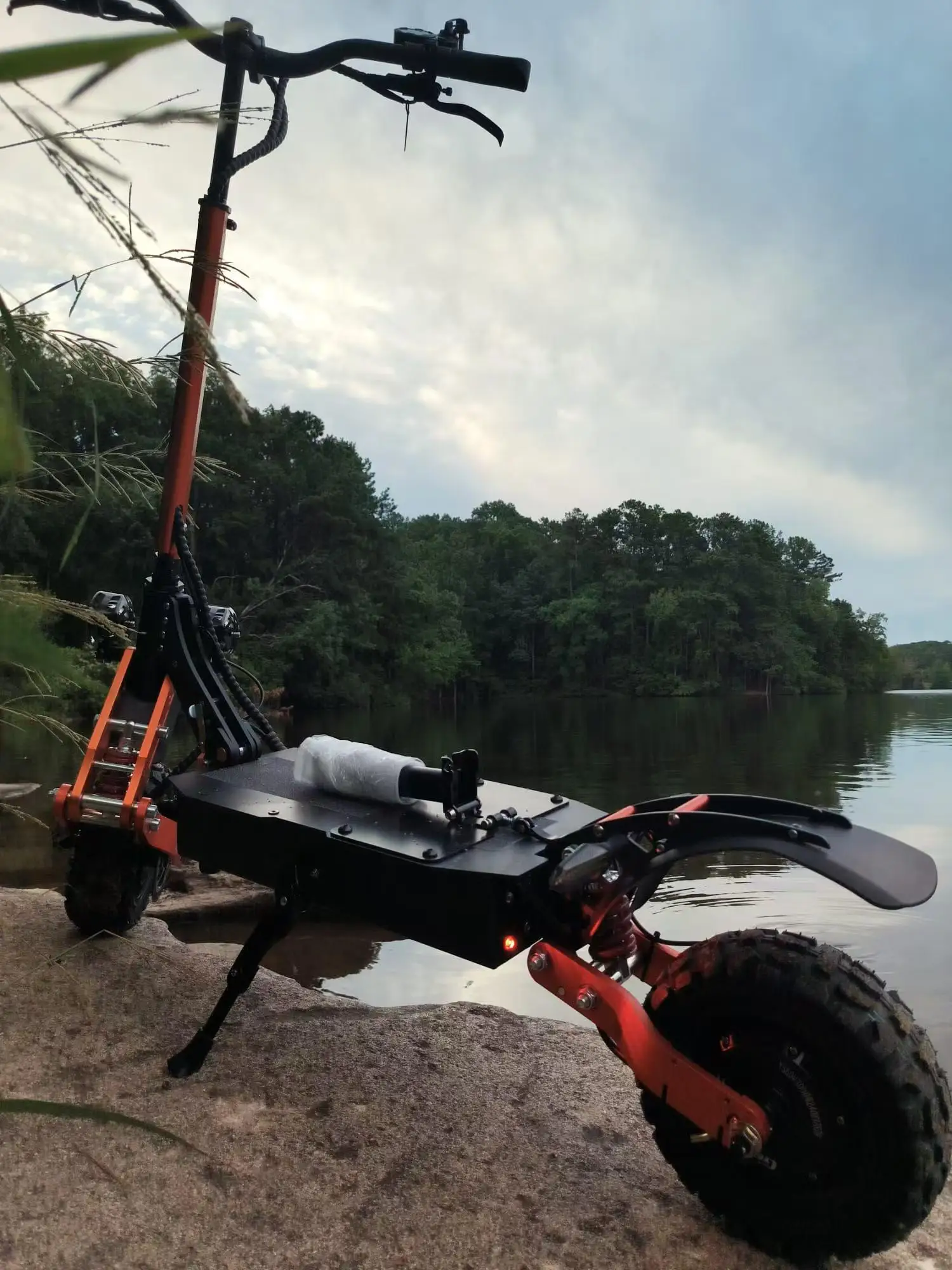 

Hot SalesPowerful Fast Adult 60V 30Ah 6000 Watt E Scooters Off Road C-Shape Wholesale High Speed 80 Km Electric Scooters With Se