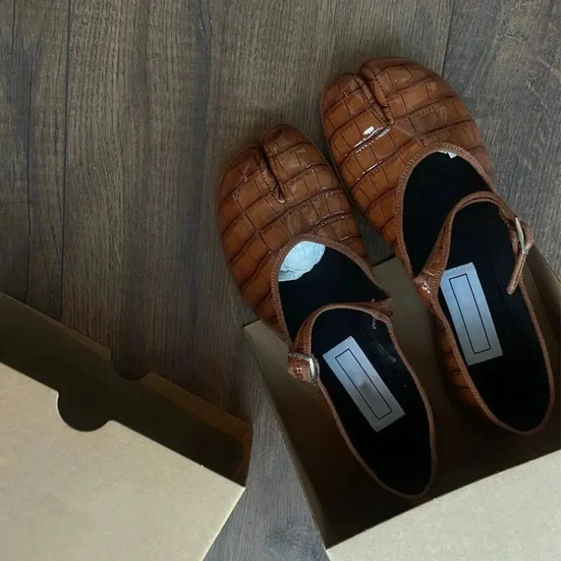 

Women's Genuine Leather Split-Toe Ballet Flats Leopard Print Mary Jane Shoes Single Strap Buckle Design Comfortable Slip-On