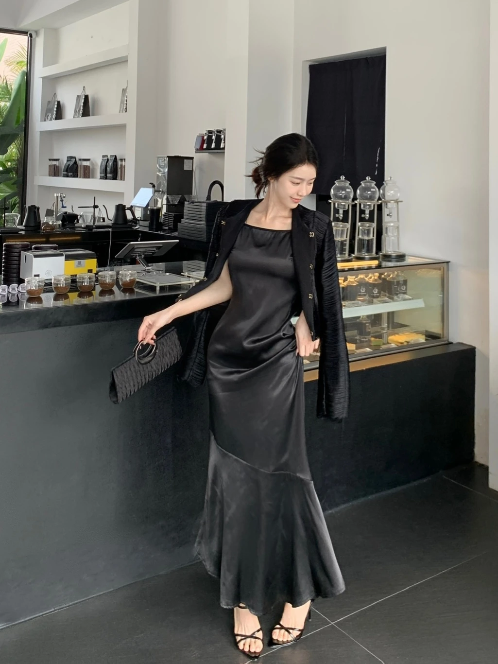 

Комплект из двух предметов: верхняя одежда и атласный костюм Dr от Beloved Golden Girl Ele, с обильной отделкой, на бретельках, миди-длина