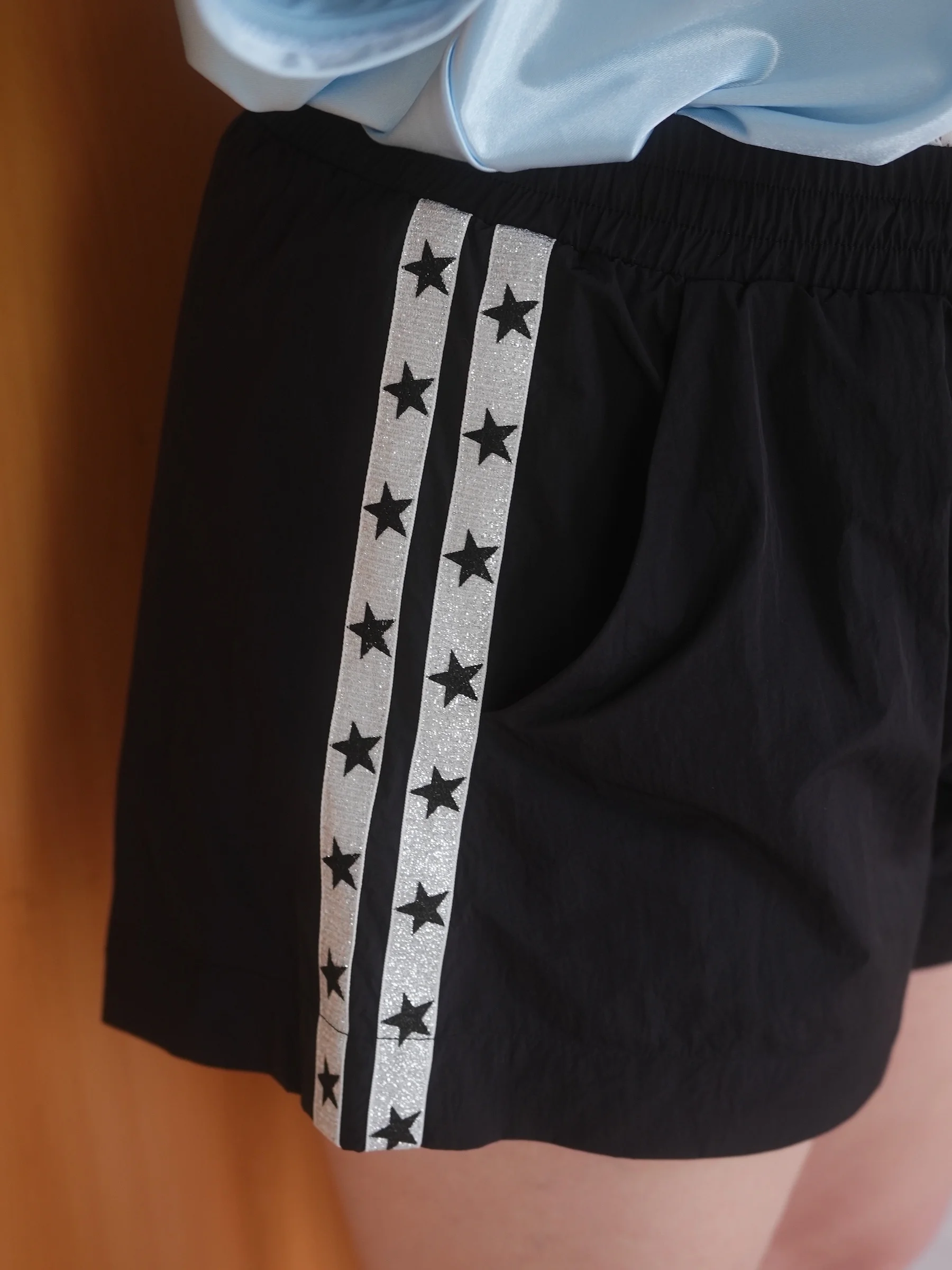 

Спортивные шорты HotNipplesClub Star: дышащие, тканые, А-силуэт, с защитными шортами, большие размеры, прямой крой, повседневные, в уличном стиле