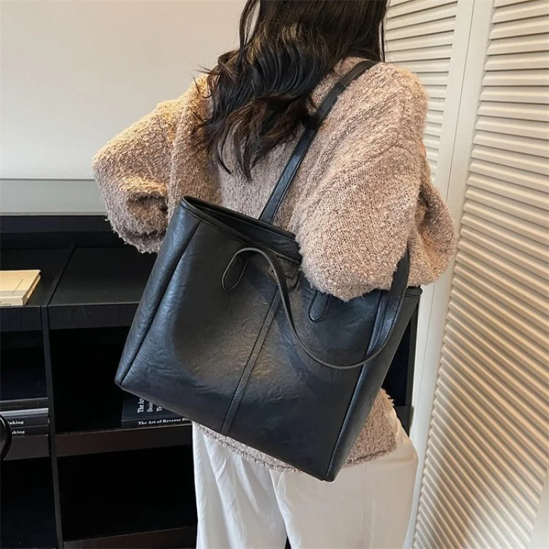 

Stylish Women Hand Bag Boasting Popular Elegant Appearance And Trendy Design Elements Made Of Top-Quality Easy-Clean Leather​