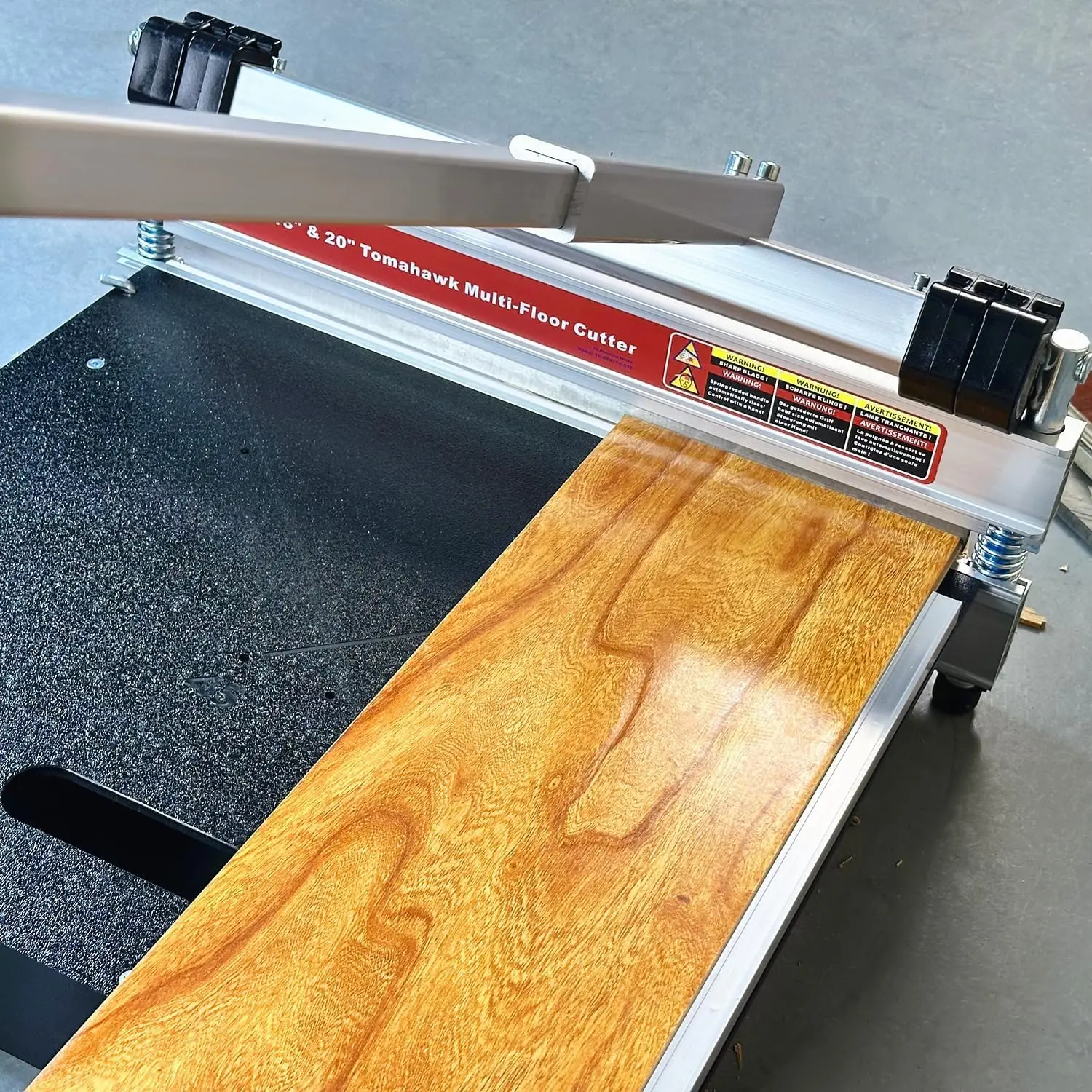 مصفح 20 بوصة وقاطع أرضية من الفينيل ذو النواة الصلبة، يقطع ما يصل إلى عرض 20 بوصة وسميكة 11/16 بوصة (17 مم؛ كيف حول العرض التجريبي · شعبية جديدة #1