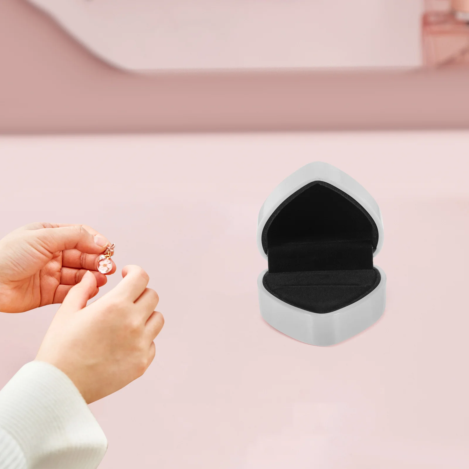 صندوق خاتم مضيء على شكل قلب إبداعي أنيق مزود بإضاءة LED وحقيبة مجوهرات منظم لحفلات الزفاف حاوية خاتم فريدة من نوعها #4