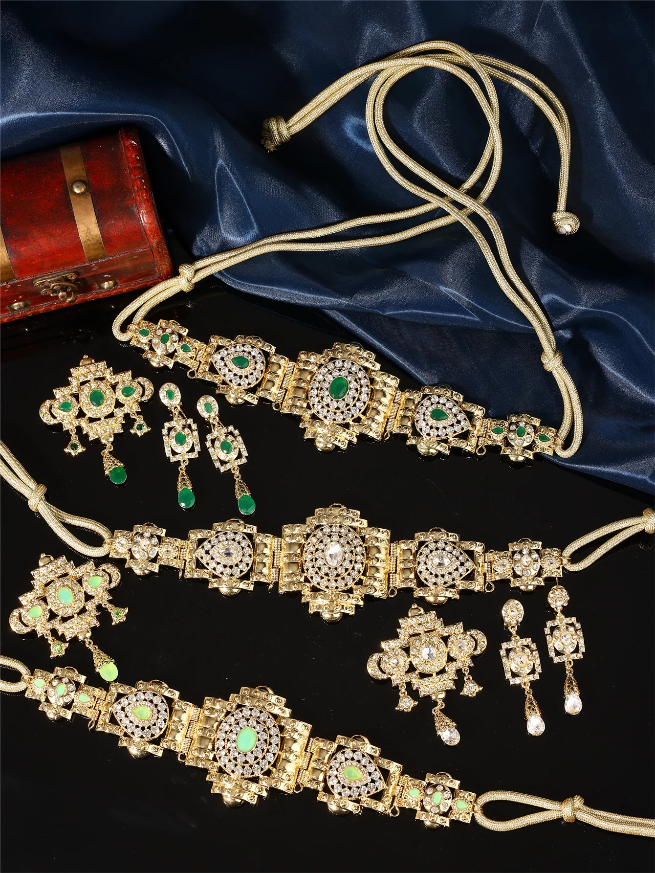 1 Set of Palace-Style Women's Belt, Brooch, and Earring Jewelry Set, Inlaid with a Large Number of Rhinestones and Water Drop Pendants, Adjustable Length, Arabic Women's Wedding Banquet Jewelry Set