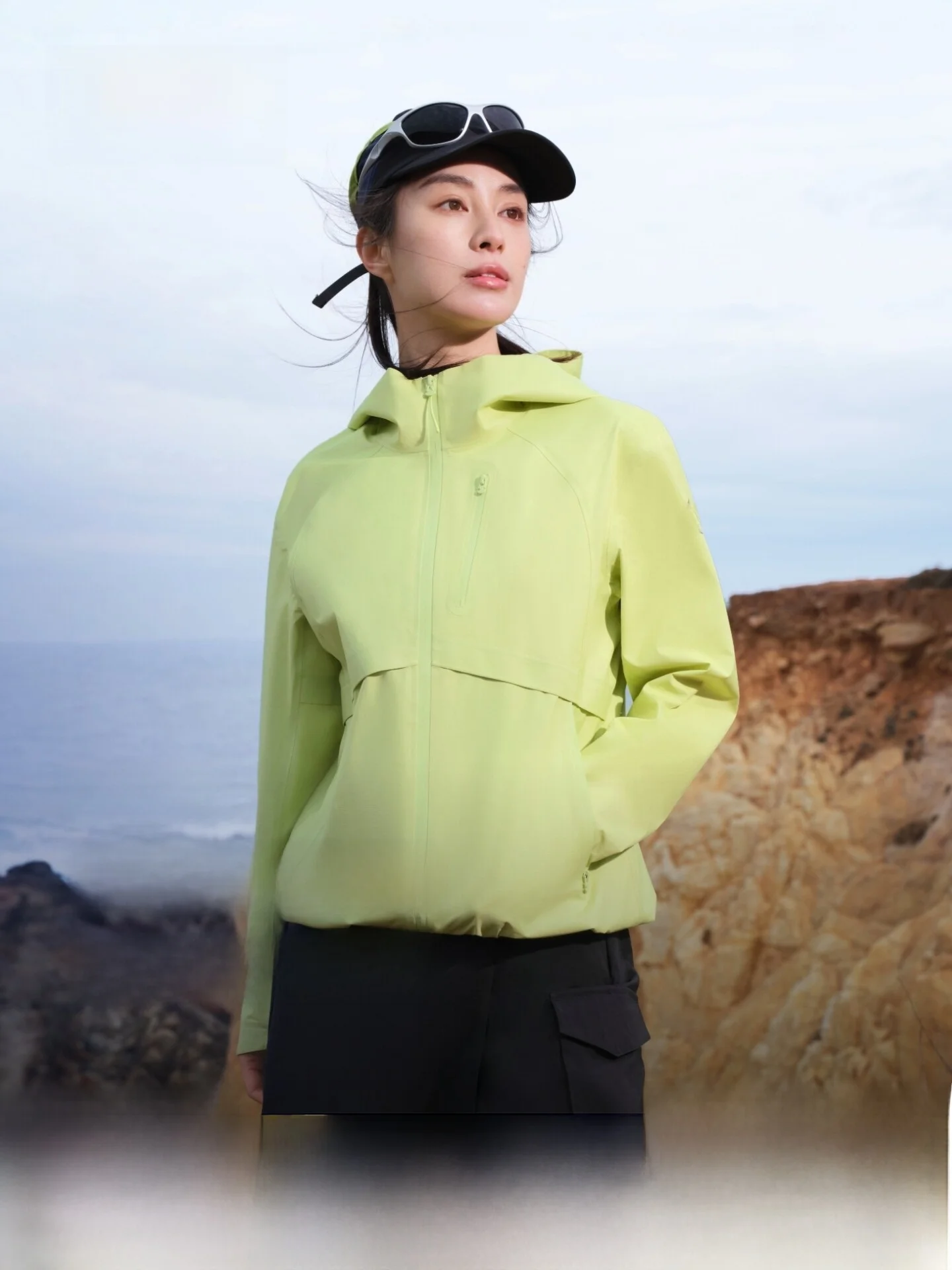 

Новая женская функциональная куртка Bosideng для активного отдыха: ветрозащитная, дышащая, легкая, комфортная, с регулировкой талии