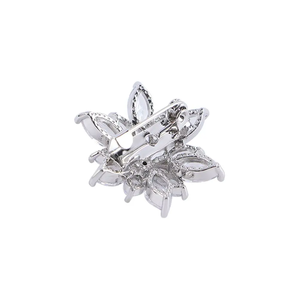 Sweater Shining Lady Snowflake Christmas Flower Fashion Accessories Women Jewelry Zircon Brooches Brooch Pins image 3
