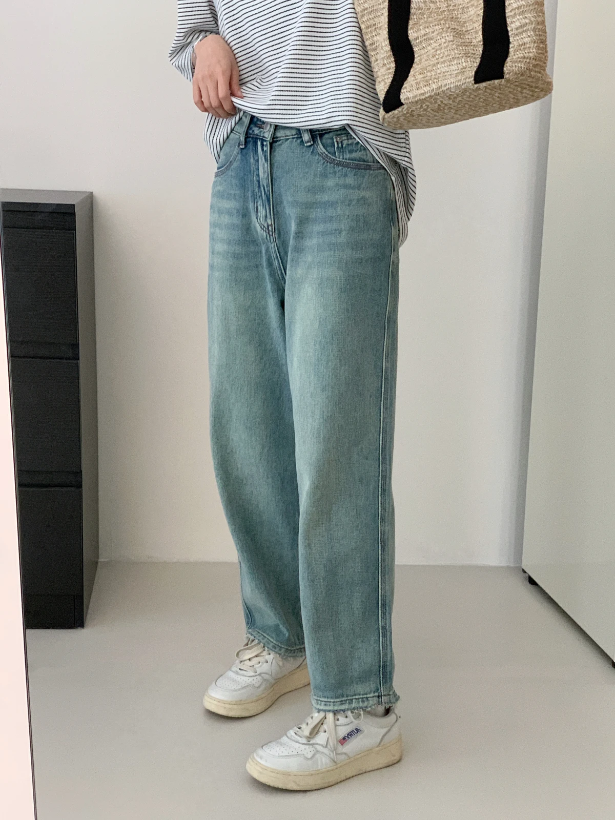 

Летние тонкие джинсы прямого кроя из светлого денима для женщин, свободные брюки с высокой талией и прямым кроем, с необработанным краем, бежевые