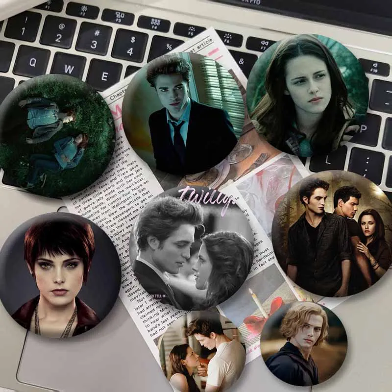 Funny Twilight Book Cover Lapel Pins Handmade Round Brooches DIY Backpack Clothes Hat Jewelry Badges Collectible Ornaments Gifts
