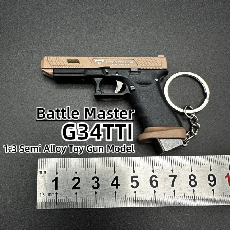 1:3 G34TTI مسدس لعبة شبه سبيكة نموذج تفكيك المحمولة سلسلة مفاتيح معدنية صغيرة نظرة مجموعة حقيقية قلادة للأطفال البالغين #1