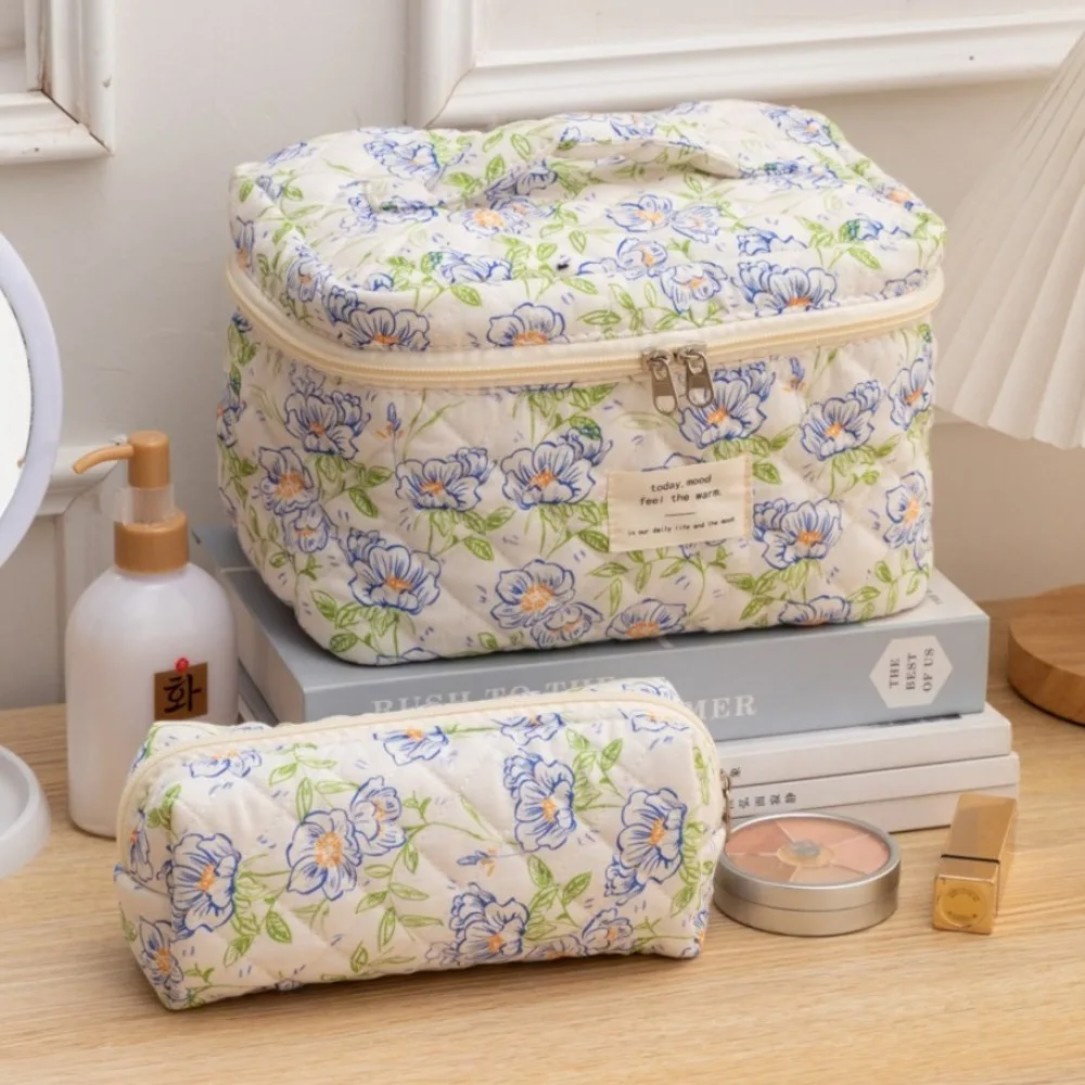 Large Capacity Quilting Cotton Makeup Bag Flower Printed Storage Organizer Floral Cosmetic Bag Puffy Quilted Zipper