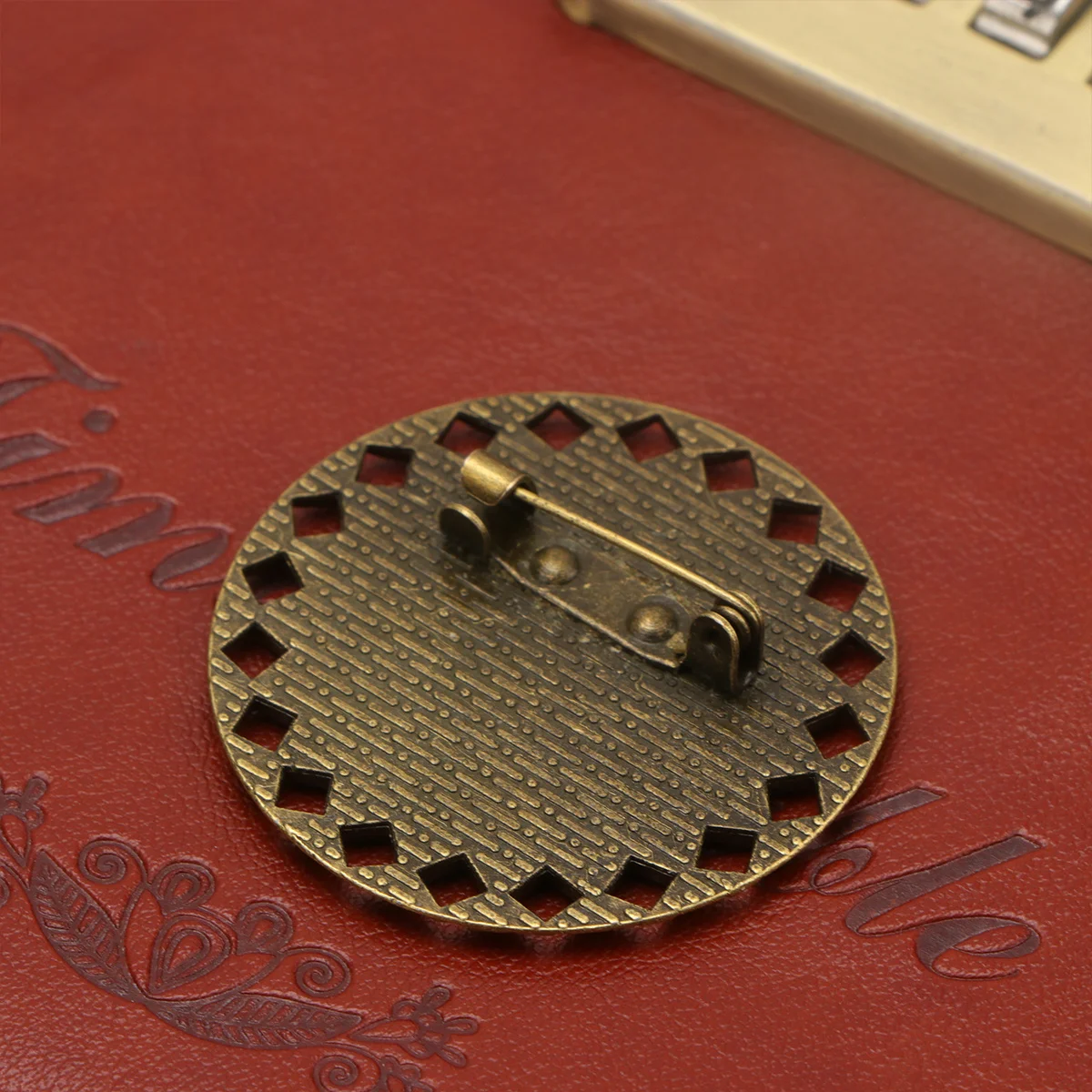 

5Pcs 25Mm Alloy Brooch Trays DIY Jewelry Making Accessories Craft Base for Resin Cameo Bracelets Photo Pendants Home Studio