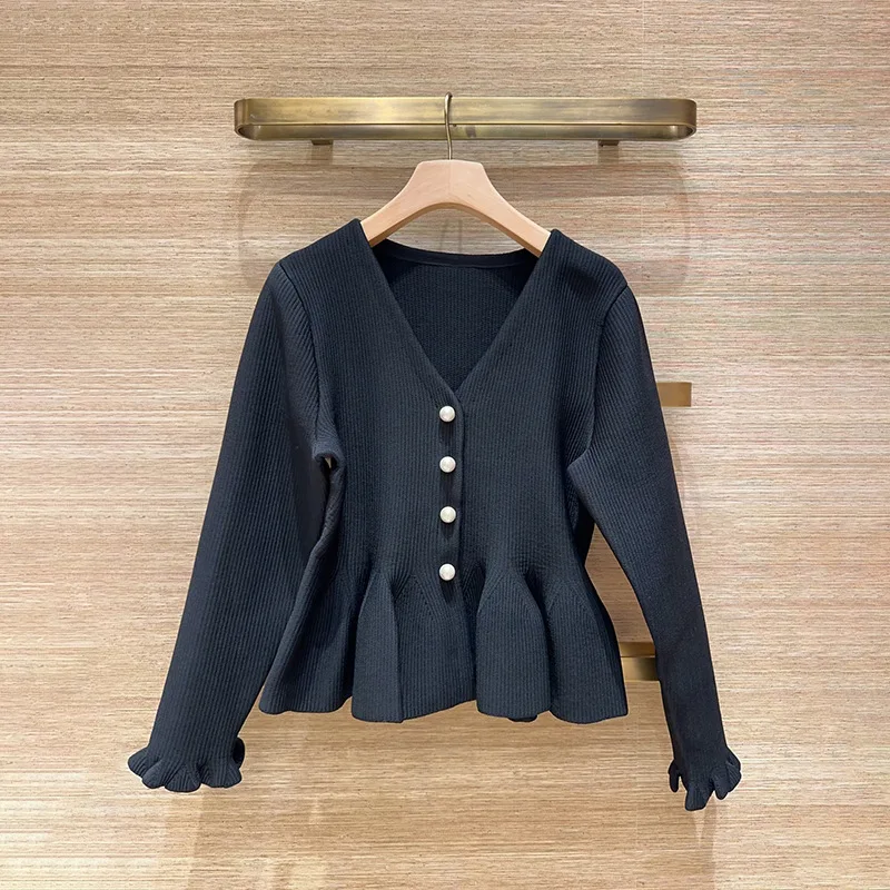 【Geschenk kostenlos】2026 Frühfrühlings-Strickpullover mit französischem Nischen-Perlenverzierung und Rüschensaum, plissiertem Salatrand und Bündchen mit V-Ausschnitt für Damen