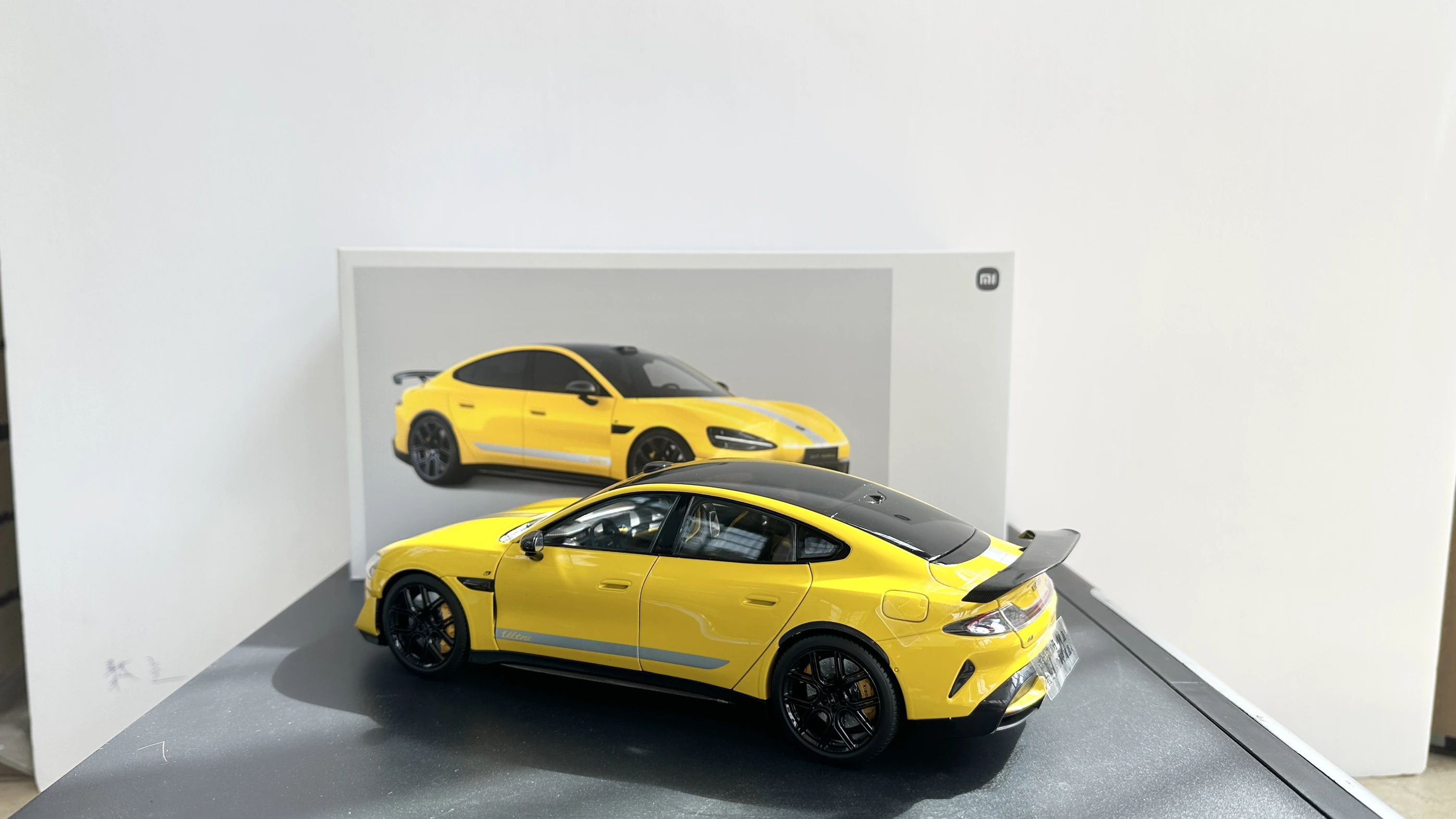 1:18 سبوت، نموذج سيارة Xiaomi Su7 Ultra، نموذج سيارة مصنوع من خليط معدني XIAOMI Xiaomi موديل سيارة أصلي