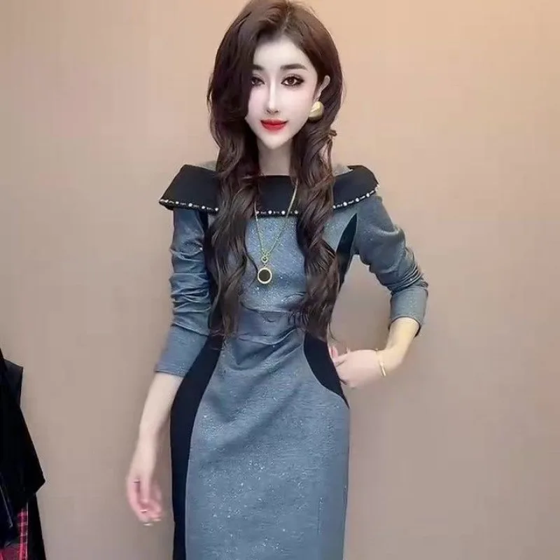 Wiosenno-jesienna modna sukienka damska z kontrastowym kołnierzem, łączona, kontrastowa sukienka do połowy łydki z rozcięciem.