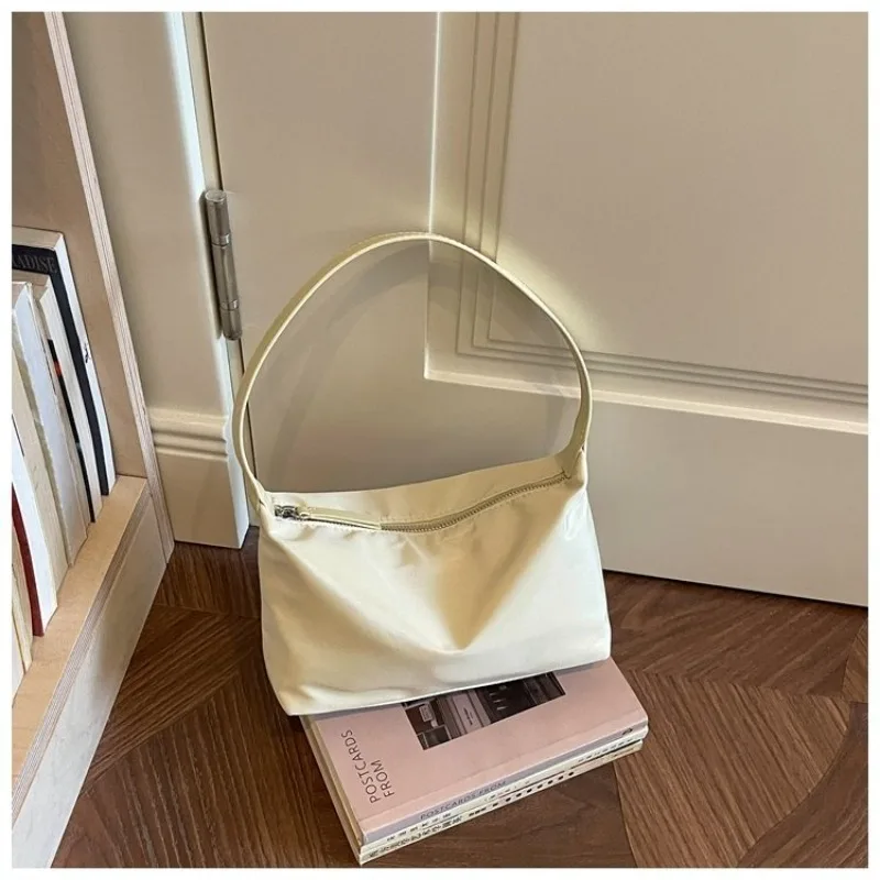 CEEKAY Damen-Umhängetasche, Rot, Nylon, Leichtgewicht, Handtasche mit Reißverschluss, für den täglichen Pendelverkehr, lässig, minimalistisch – Detail 10