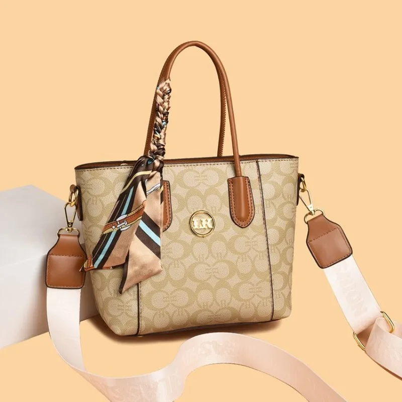 

Creative Female Bag Unique Design Shoulder Bag with Exquisite Details Fashion Statement Piece for Stylish Women‌