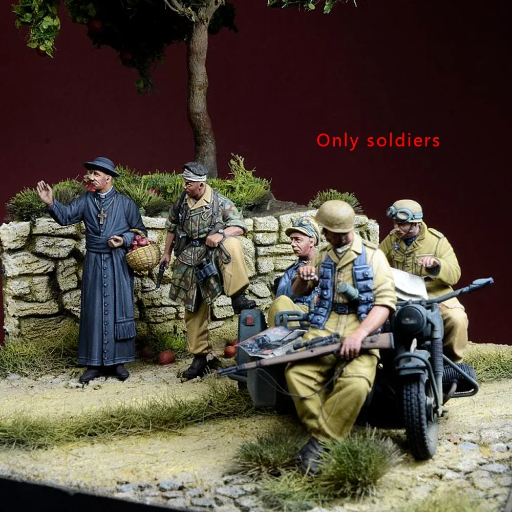 1/35 WWII soldier and priest, Resin Model figure soldier, WW2 Military themes, Unassembled and unpainted kit