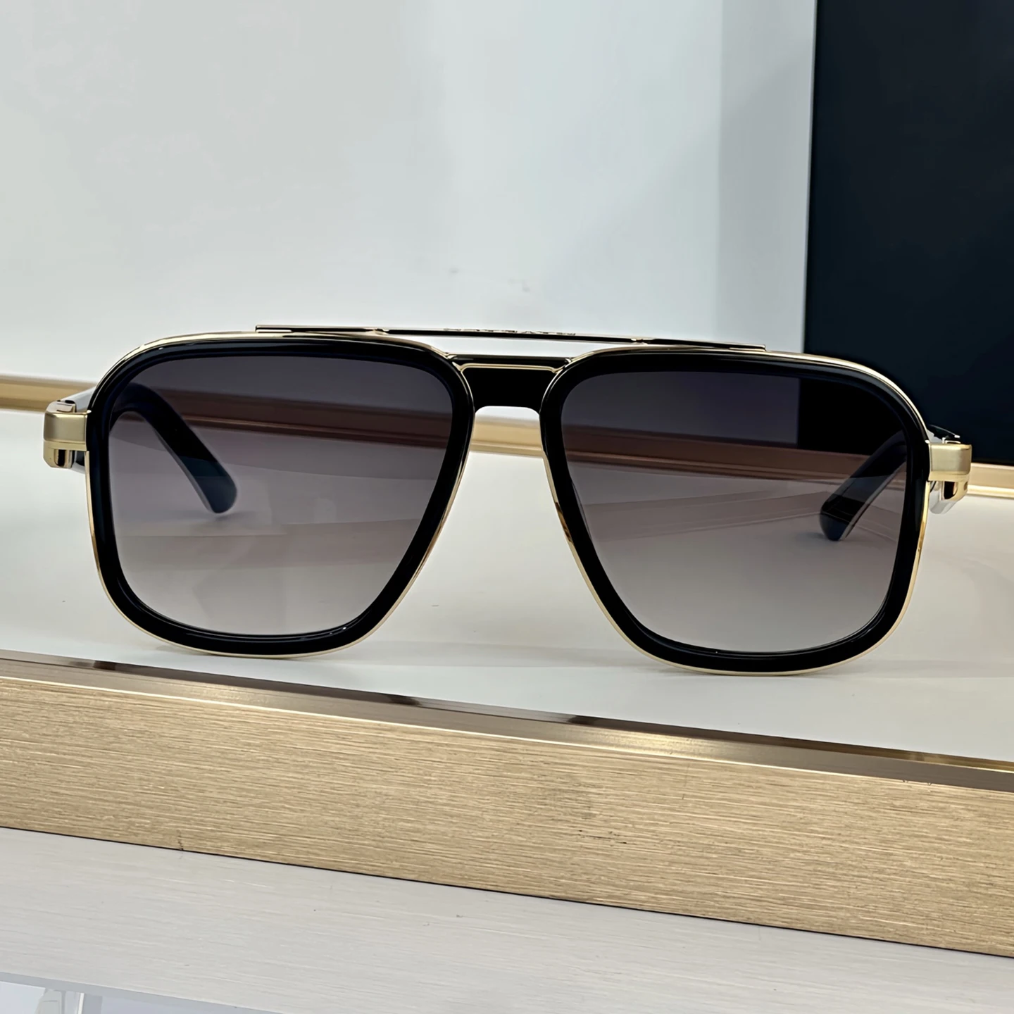

Fashion designer TENT German style metallic retro square exquisite driving casual men sunglasses vacation party women sunglasses