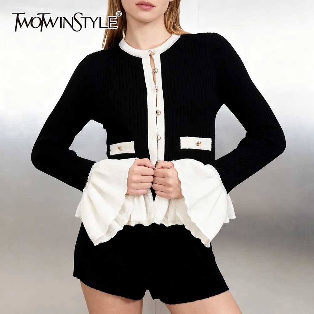 TWOTWINSTYLE Hit Color Chic Sweater for Women Round Neck Flare Sleeves Patchwork Metal Bucke Slimming Folds Hem Cardigan Female