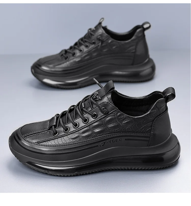 รองเท้าผ้าใบหนังวัวลายจระเข้ดีไซน์ใหม่สำหรับผู้ชาย สีดำ แฟชั่นลำลอง รองเท้ากีฬาชาย 2025 รองเท้าพื้นหนาดีไซน์ใหม่