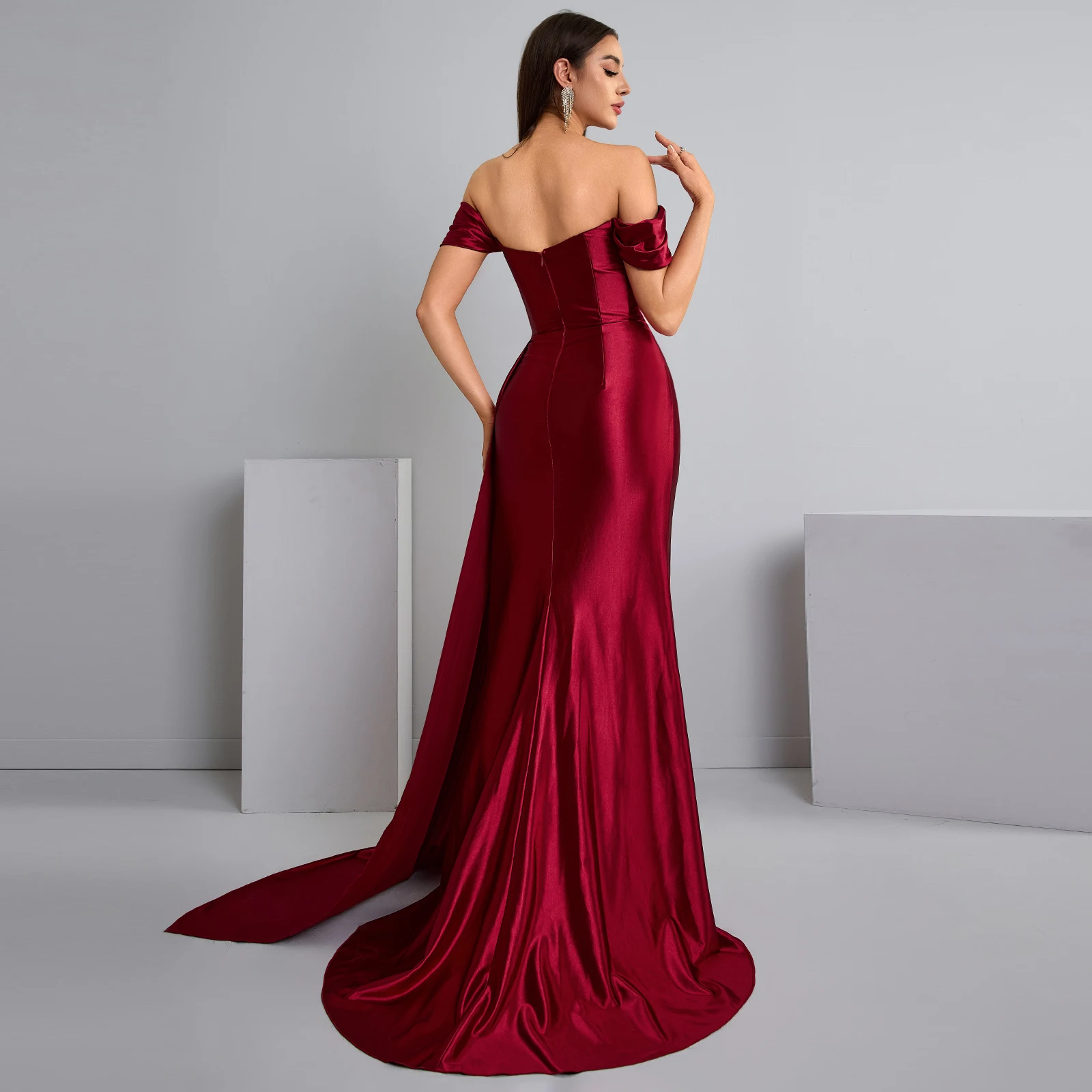 Sexy Sweetheart Evening Dresses  With Sequins On The Chest Mermaid Dress  With Pleated High Slit Satin Formal Dress