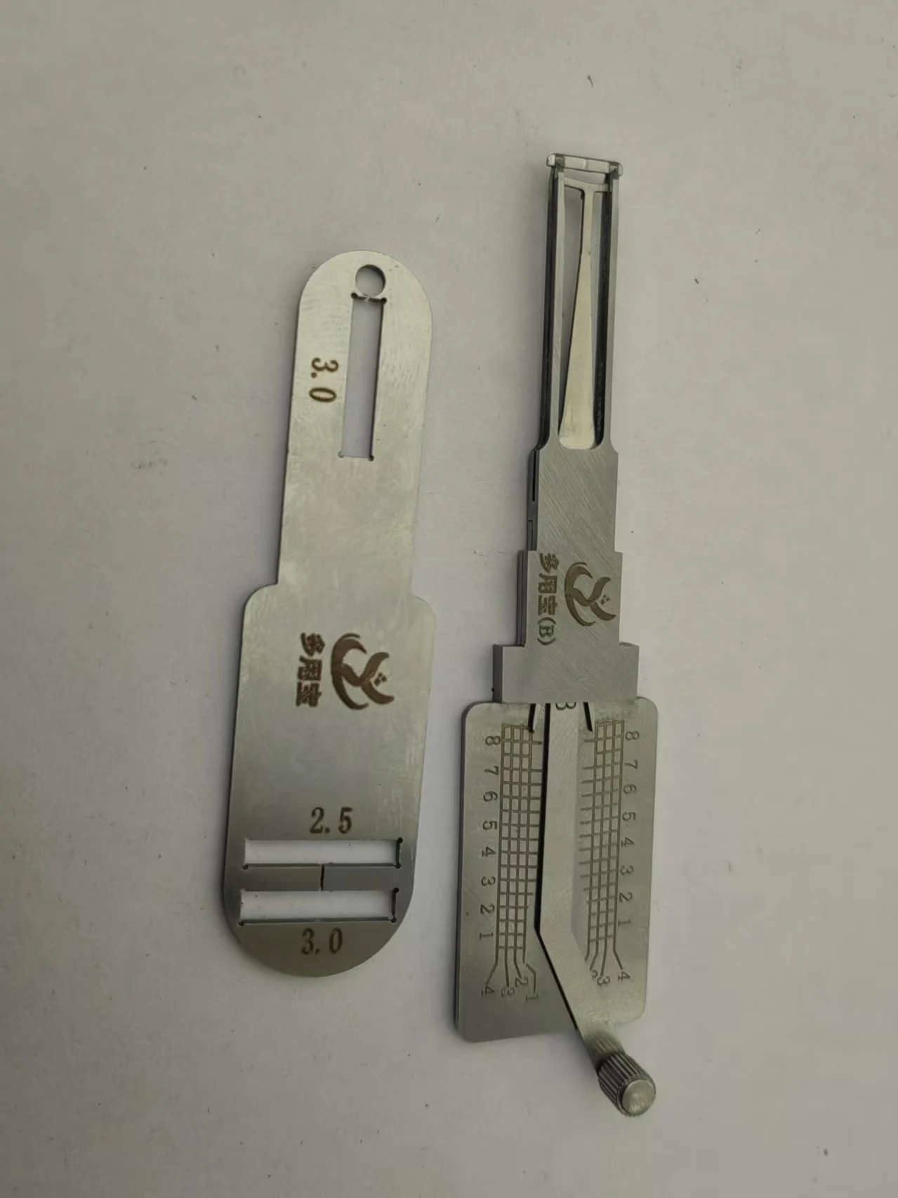 

BYD-B 2-in-1 New Energy Multi purpose BMW Big Mouth Universal Small Reader