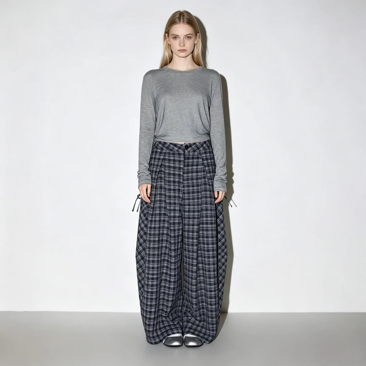 

LIMIO 2026 new casual trousers for Woman .Soft fabric, adjustable drawstring, oversized fit. Perfect for work & weekends.