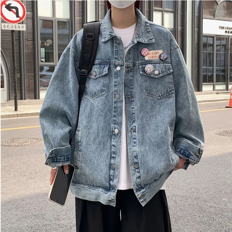 

Версия мужская однотонная универсальная и однобортная свободная повседневная и шикарная джинсовая куртка с лацканами на весну и осень.