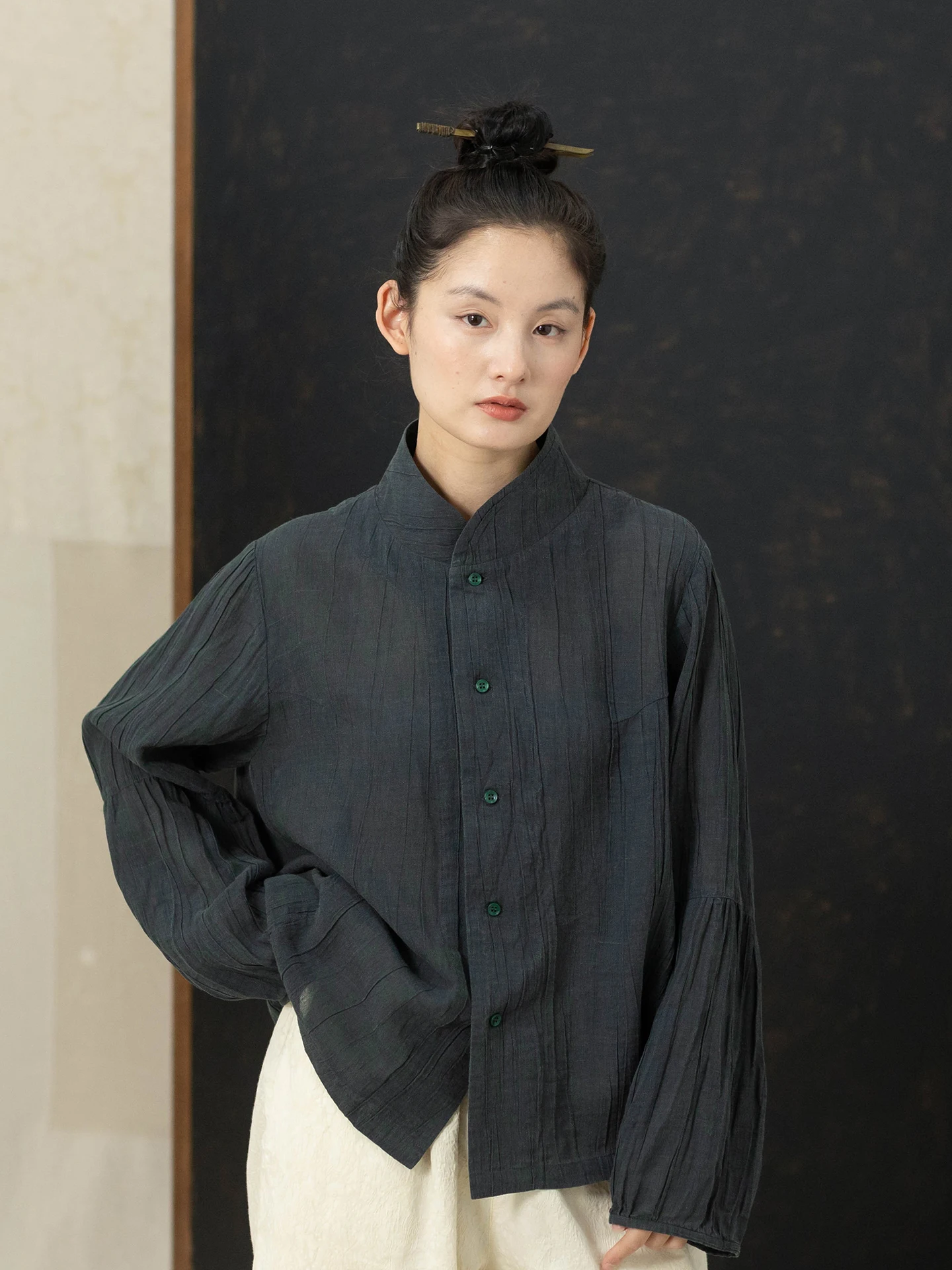 

Элегантная свободная шелковая рубашка с рукавами-фонариками, мягкая на ощупь, легкая, для многослойных образов, с широким складчатым подолом, женская, размер S