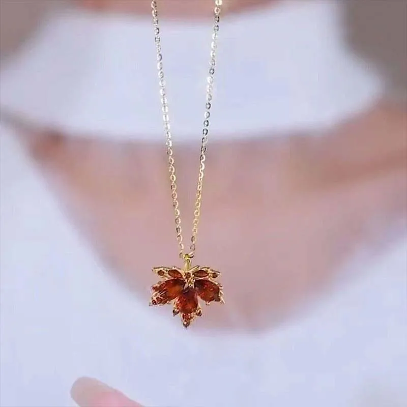 Luxury Red Zircon Maple Leaf Pendant Necklace For Women Girl Korean Elegant Clavicle Chain Necklace Party Jewelry Accessories