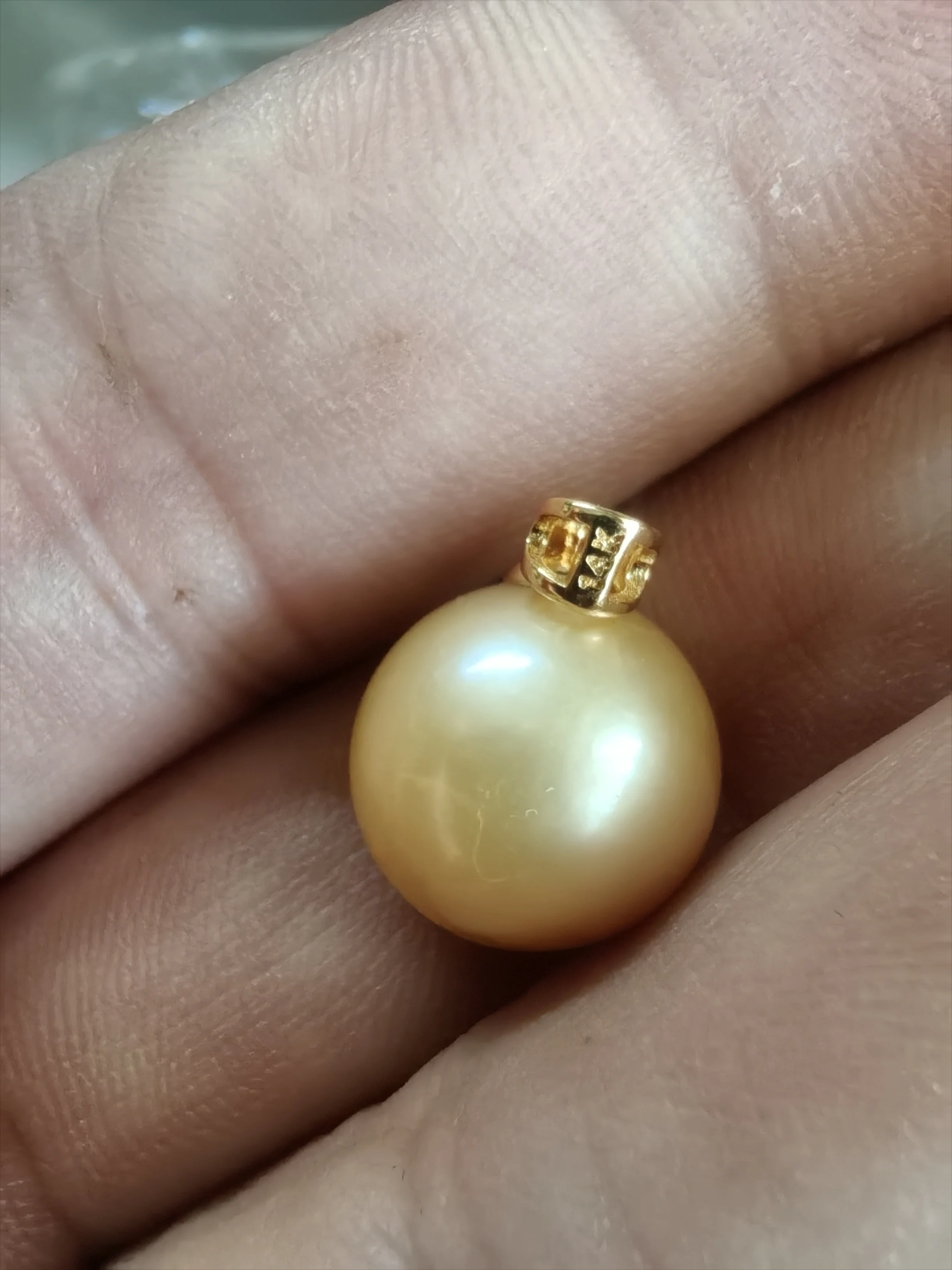 

Natural Pearl AAA 12-13mm South Sea Round Small Flaw Gold Pearl Pendant 14K, if you mind, do not take photos