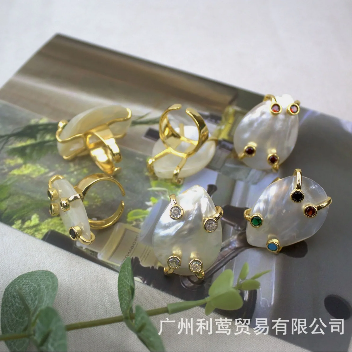 

New natural shell jewelry fashion personalized jewelry fashion inlaid live ring clothing accessories wholesale ring