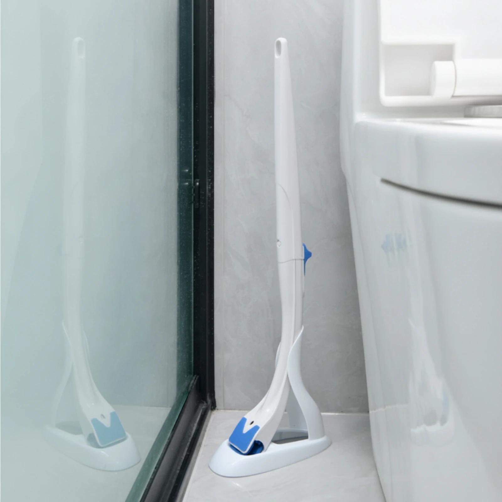 Image 3: Brosse de toilette jetable avec support, système de nettoyage de toilettes remplaçable avec têtes de rechange, nettoyant compact et peu encombrant