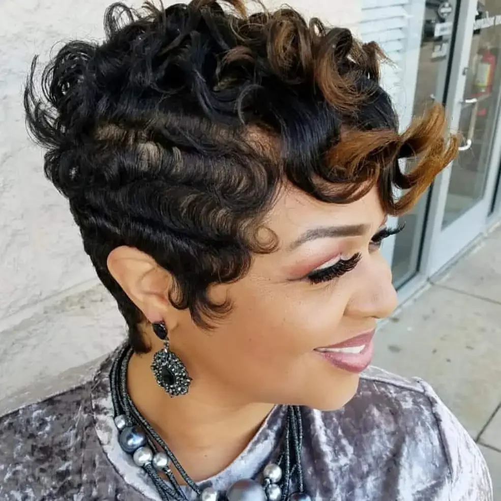 

Pixie Cut Wigs Short Curly Wigs Black Hair with Blonde Layered Wave Fashion Wigs