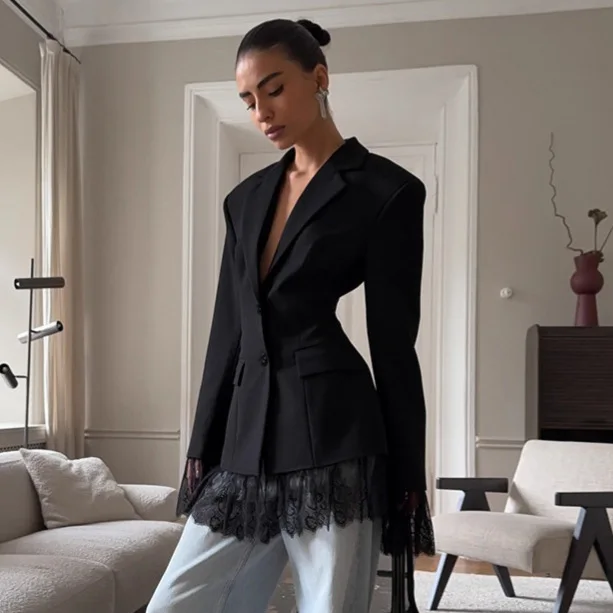 2025 الخريف والشتاء موضة جديدة سوداء بدلة صغيرة الصلبة سترة تصميم تحسس الدانتيل الربط التنقل معطف فوقي بأكمام طويلة