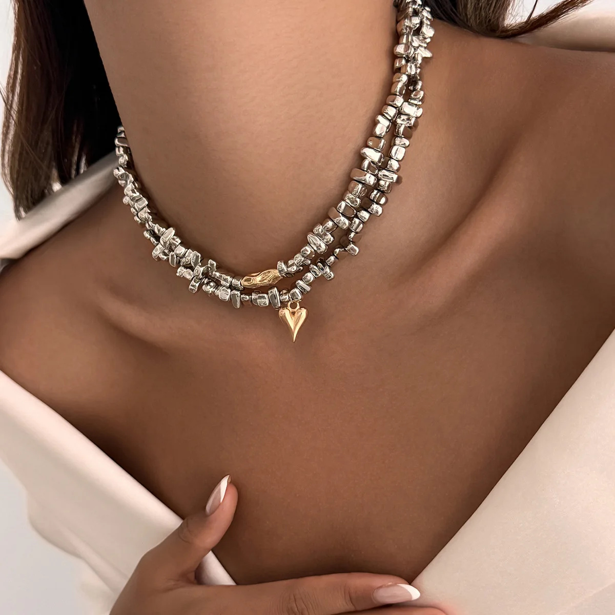 الرجعية بسيطة على شكل قلب قلادة قلادة 2025 متعدد الطبقات الحلو الإبداعية غير النظامية سلسلة نمط فتاة موضة مجوهرات عيد ميلاد