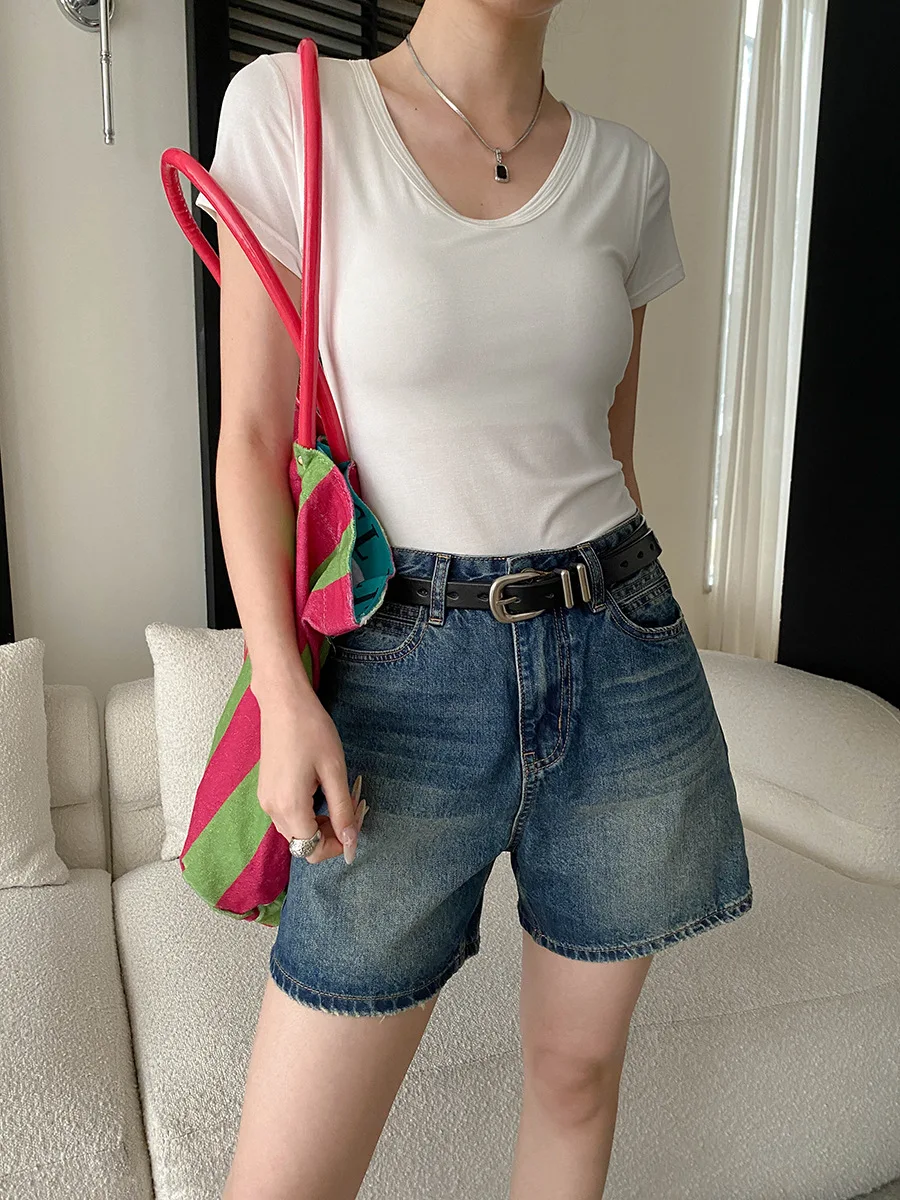 Sommerliche Damen-Shorts aus Baumwoll-Denim in einfarbigem amerikanischem Retro-Stil mit hoher Taille, schlank machendem A-Linien-Schnitt und weitem Bein. – Detail 9