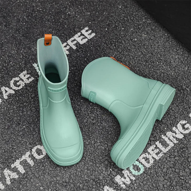 Fashionable and Versatile Women's Rain Boots Mid-tube Plus Velvet Cuffs Outdoor Work Rain Boots Waterproof Anti-slip Water Boots