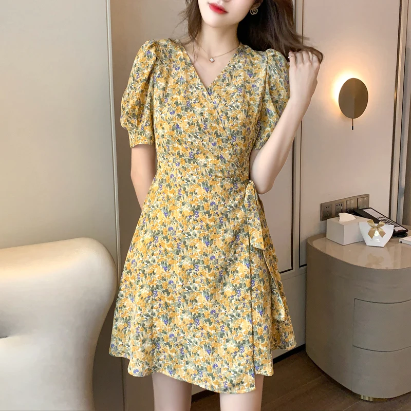 Summer 2025 Women's V-ne Bubble Sve Holiday Dr Korean Sle Belted Waist ort Skirt Floral Print Cross-border Faion