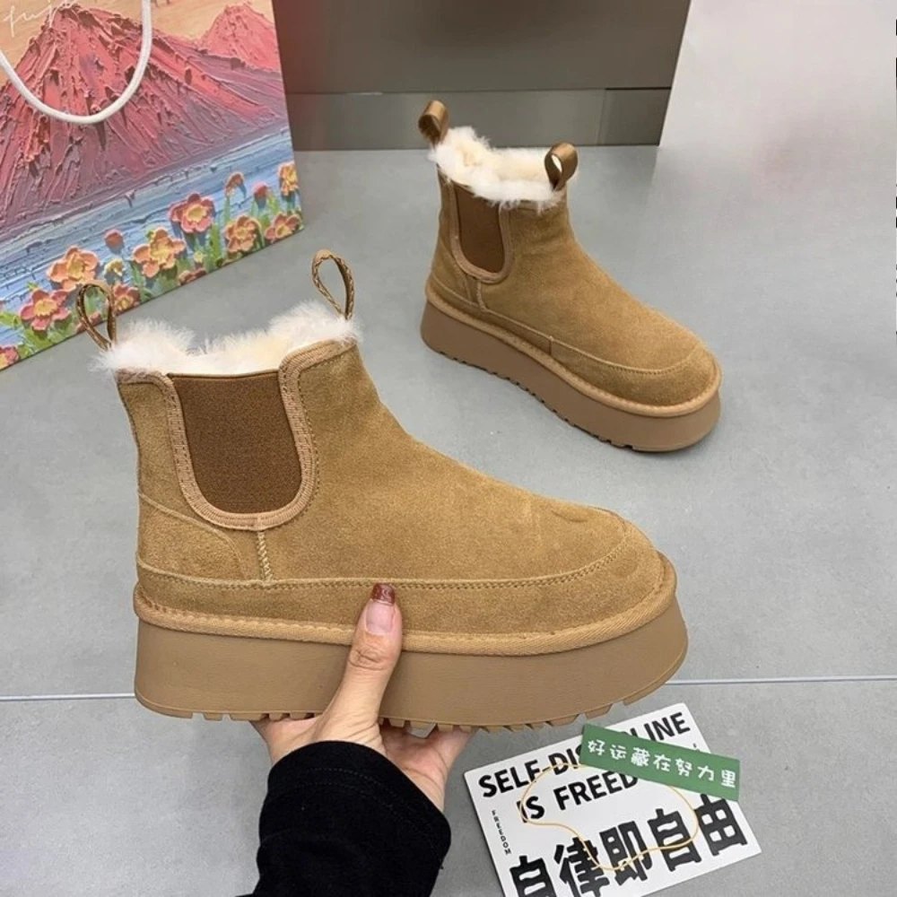 

New autumn and winter fashion thick soled snow boots for women, casual height increasing integrated warm cotton shoes