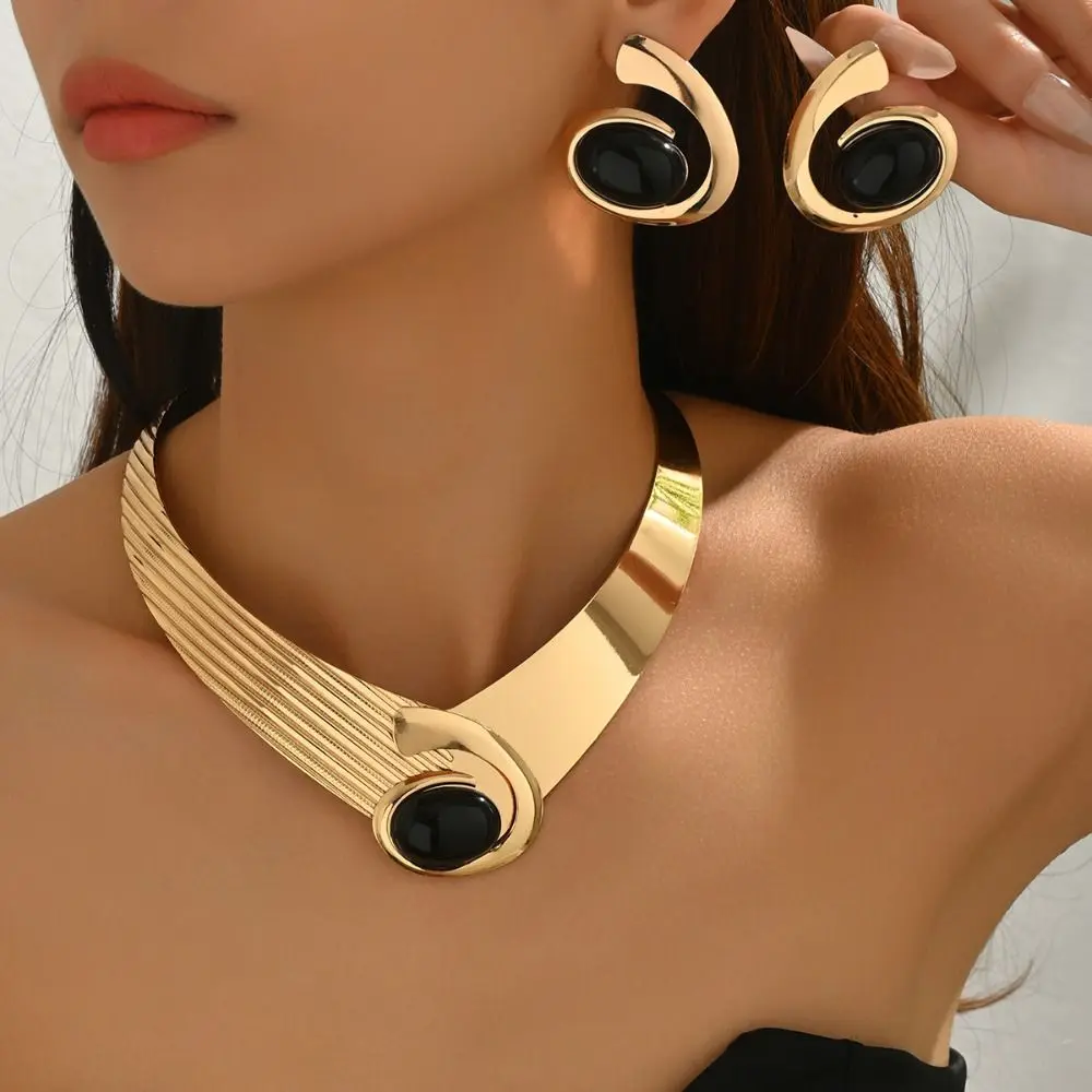 

Black/Blue/Rose Pink Necklace Earrings Set Exaggerated Glamorous Geometric Jewelry Set Advanced Sense Oval Stone Pendant