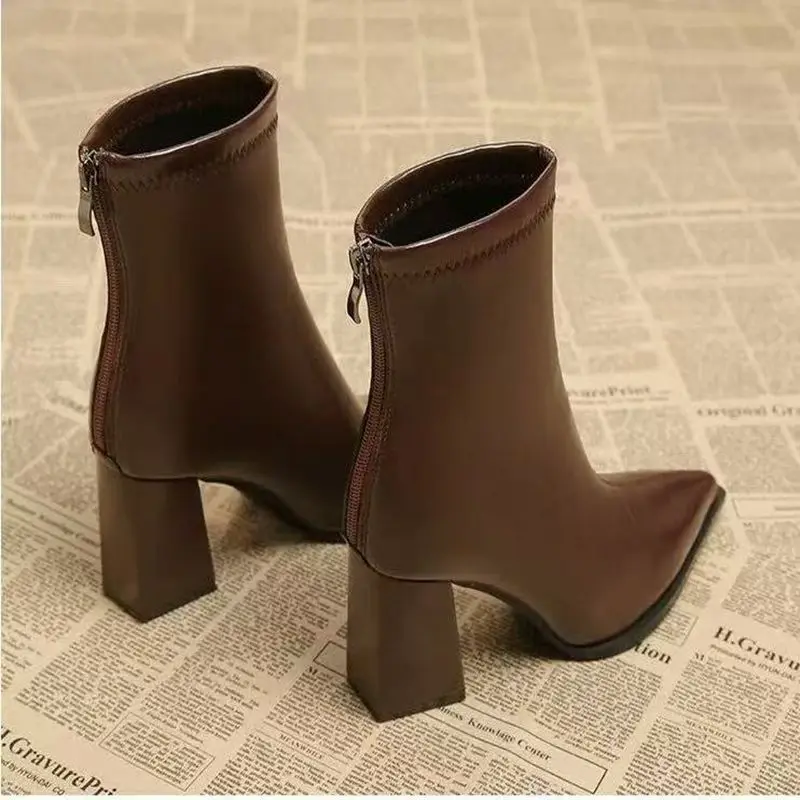 Herbst- und Winter-Damenstiefel: Vielseitige, modische High-End-Spitzstiefeletten 2025 – Neue französische Eleganz mit dickem Absatz – Detail 11